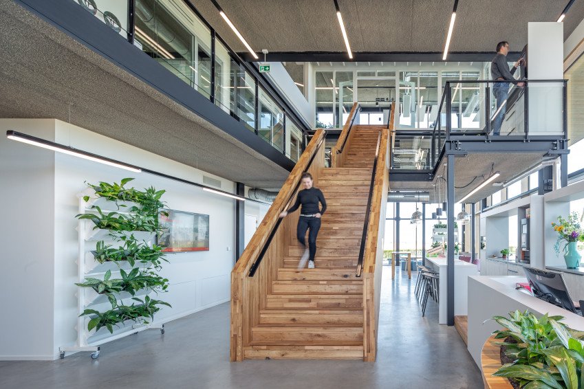 Houten betimmering, sloophout, interieur, één van de vijf circulaire elementen in ons nieuwe kantoor