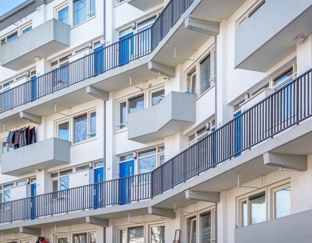 Balustrade verduurzaming 120 woningen Mathenesserweg Rotterdam
