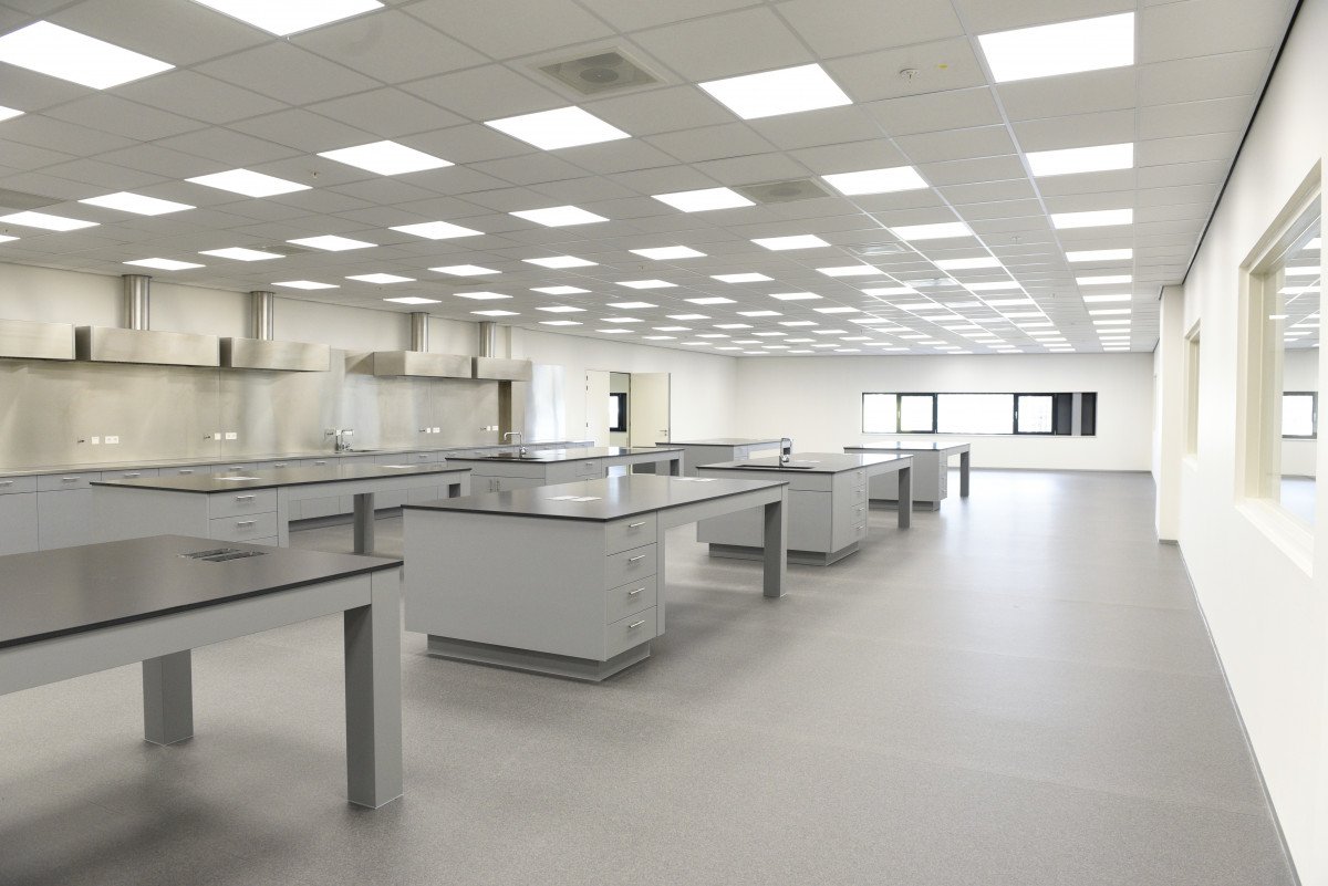 Nieuwbouw kantoor met laboratorium of cleanroom