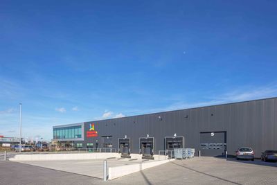 Op bedrijventerrein Oudeland in Berkel en Rodenrijs bouwt Heembouw het nieuw bedrijfspand voor familiebedrijf Zon Impex. Het ontwerp is van Heembouw Architecten