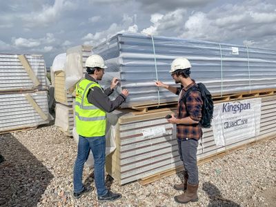 Young Heembouwers bezig met “plastic spotten”