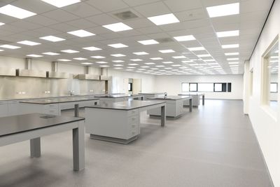 Nieuwbouw kantoor met laboratorium of cleanroom