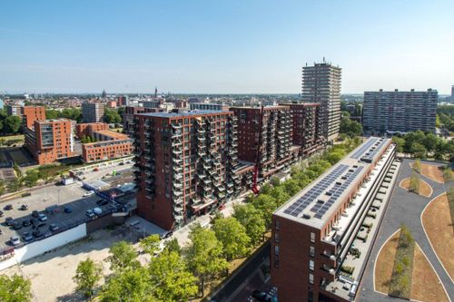 Luchtfoto Wonen Boven de Hoven Delft 3 woontorens met appartementen