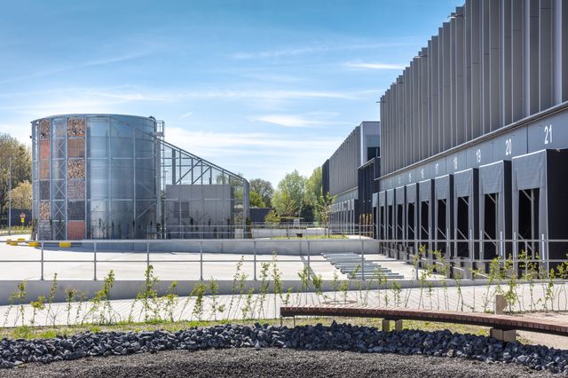 Hydra Utrecht Distributiecentrum met het grootste permanente insectenhotel van Europa, een vernieuwend natuurinclusief statement