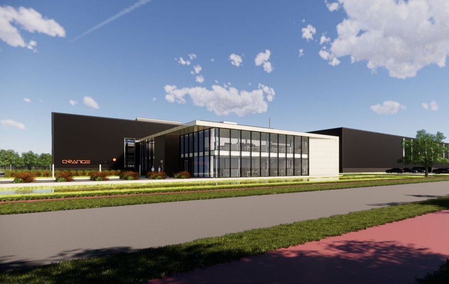 Nieuwe Huisvesting Orangeworks Bereikt Hoogste Punt