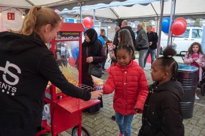 Feestelijke oplevering energetische verbetering 78 appartementen aan de Alphons Ariënsstraat te Schiedam