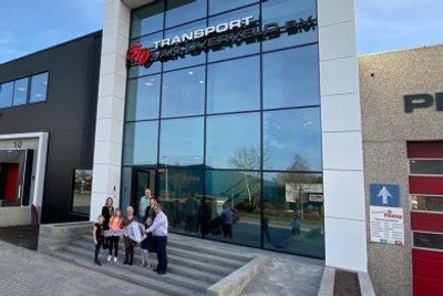 Heembouw levert bedrijfspand op aan Transport van Overveld