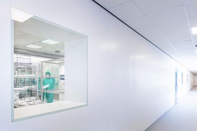 Laboratoria en cleanrooms gerealiseerd door Heembouw