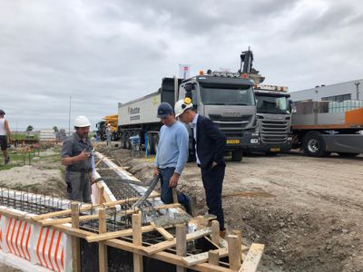 Het circulaire beton, freement, wordt gestort