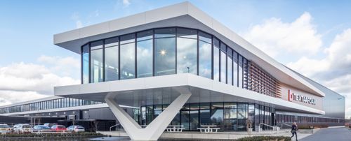 Exterieur bedrijfspand met showroom Textaafoam Tilburg ontwerp Heembouw Architecten