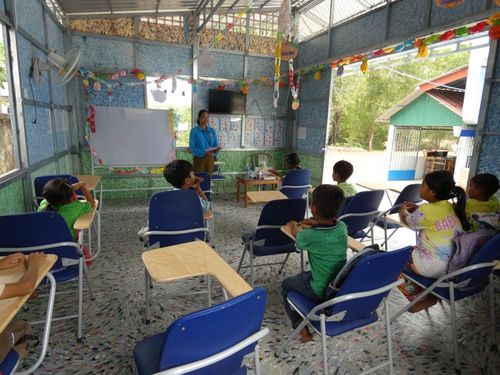 Heembouw draagt bij aan een school van gerecycled plastic