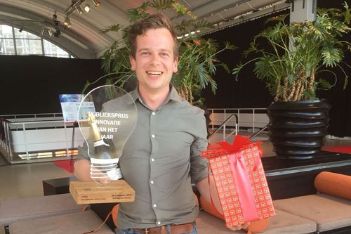 tjeerd met de innovatie award Heembouw 2018