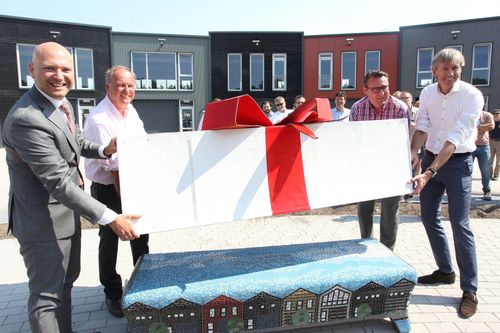 Harbour Village Rijswijk onthulling bankje