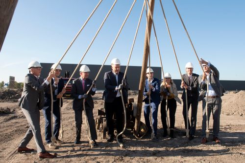 Feestelijk startsein bouw distrbutiecentrum Plieger Amstelveen