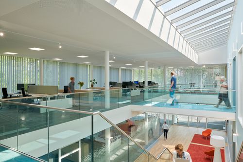 entree productielocatie met kantoor Orangeworks Oss ontwerp Heembouw Architecten