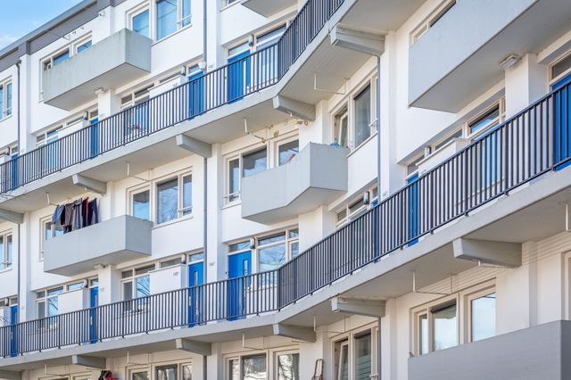 Balustrade verduurzaming 120 woningen Mathenesserweg Rotterdam